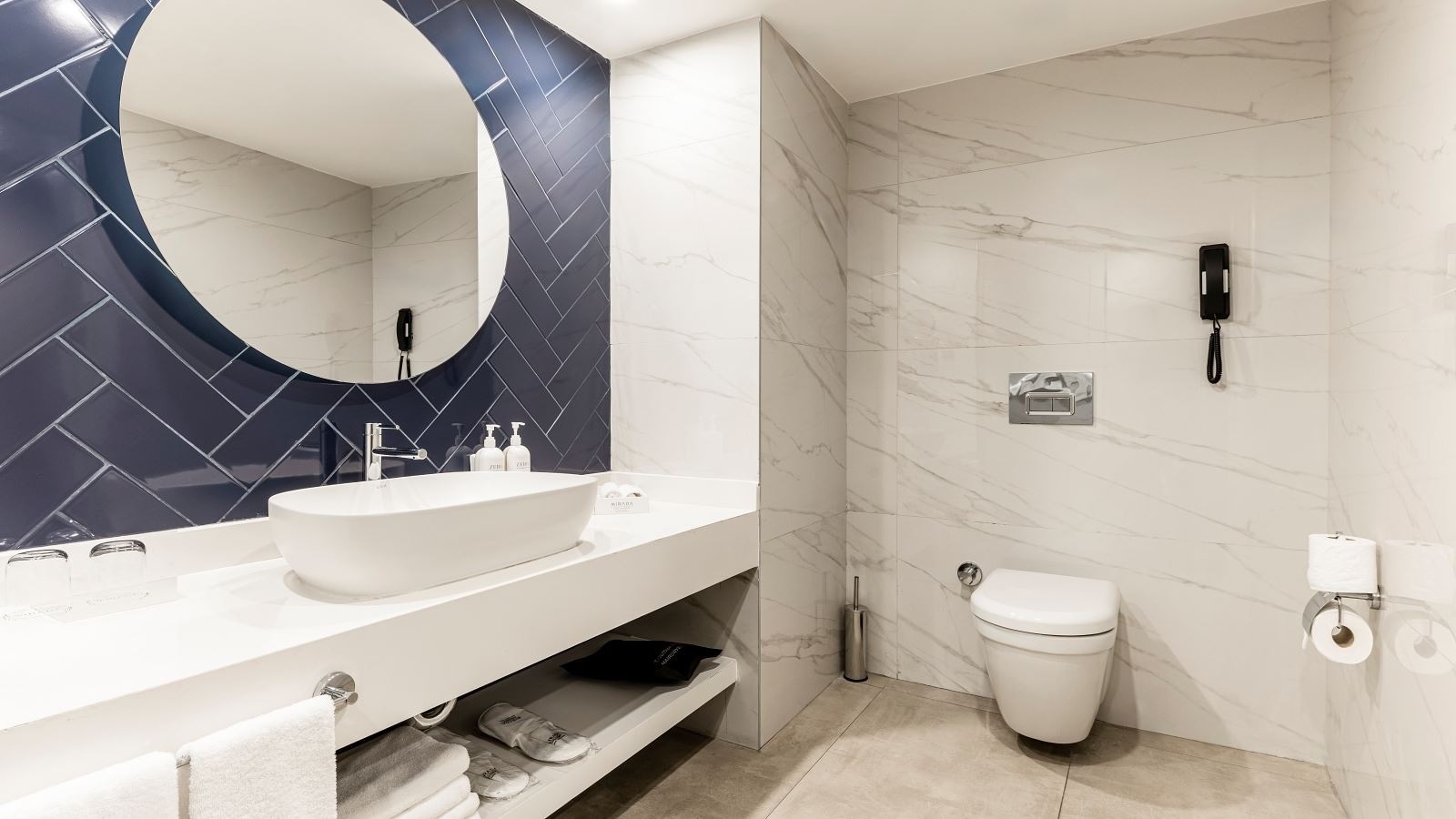 rooms-family-room-sea-view