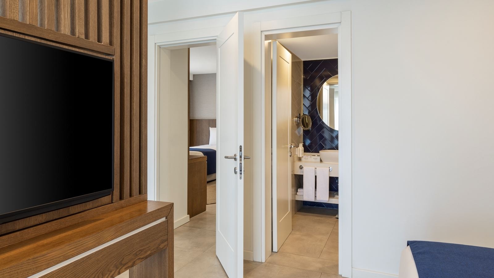 rooms-family-room-sea-view