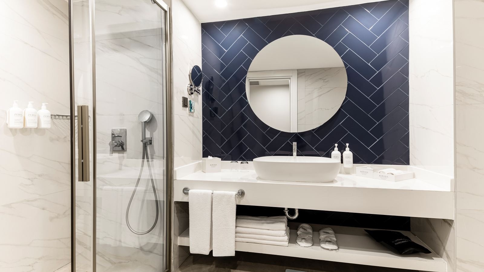 rooms-family-room-sea-view