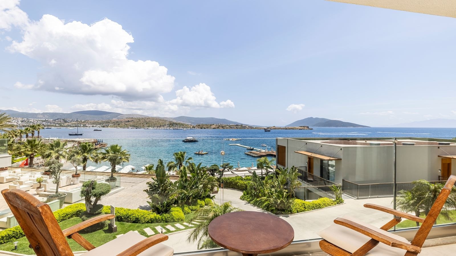 rooms-family-room-sea-view