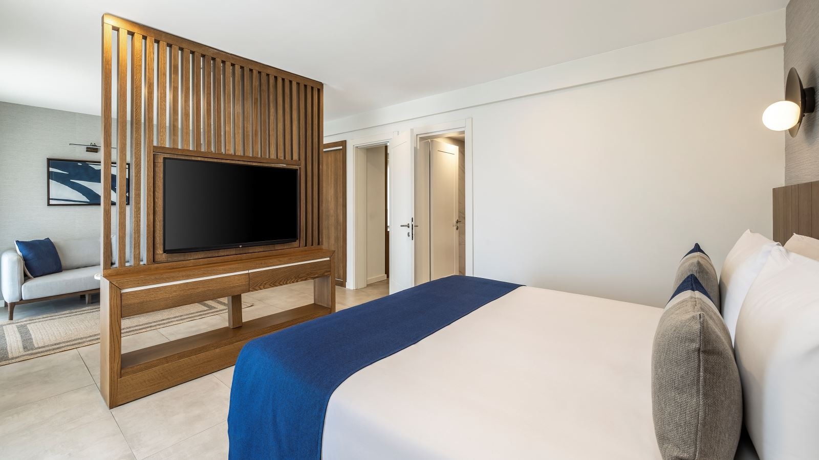 rooms-family-room-sea-view