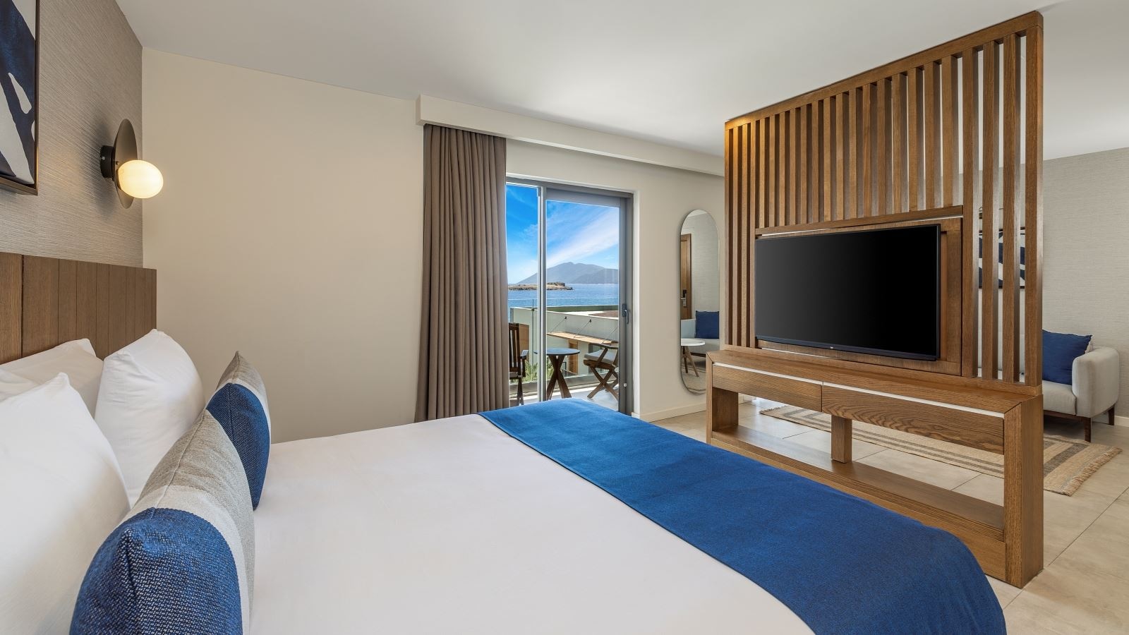 rooms-family-room-sea-view