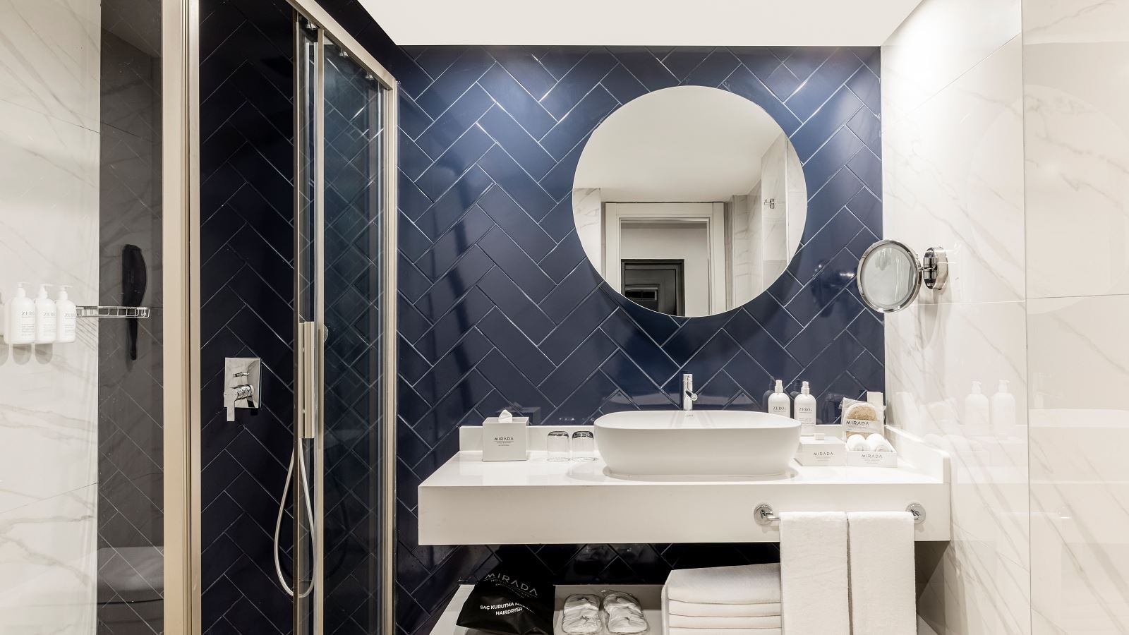 rooms-family-room-land-view