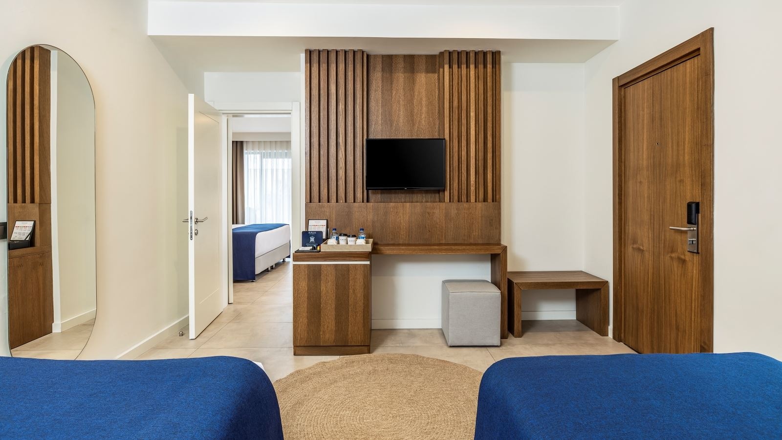 rooms-family-room-land-view