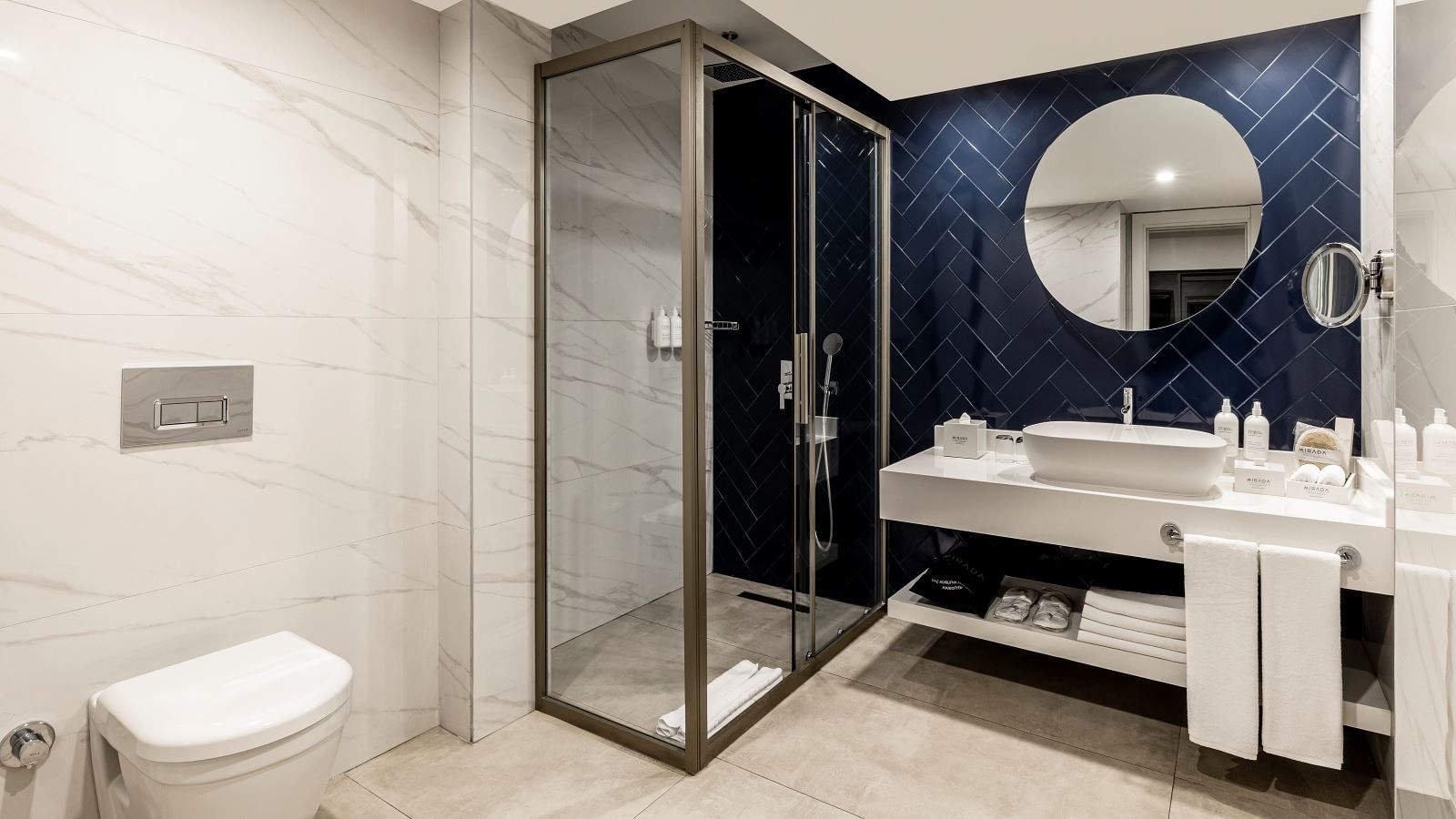 rooms-family-room-land-view