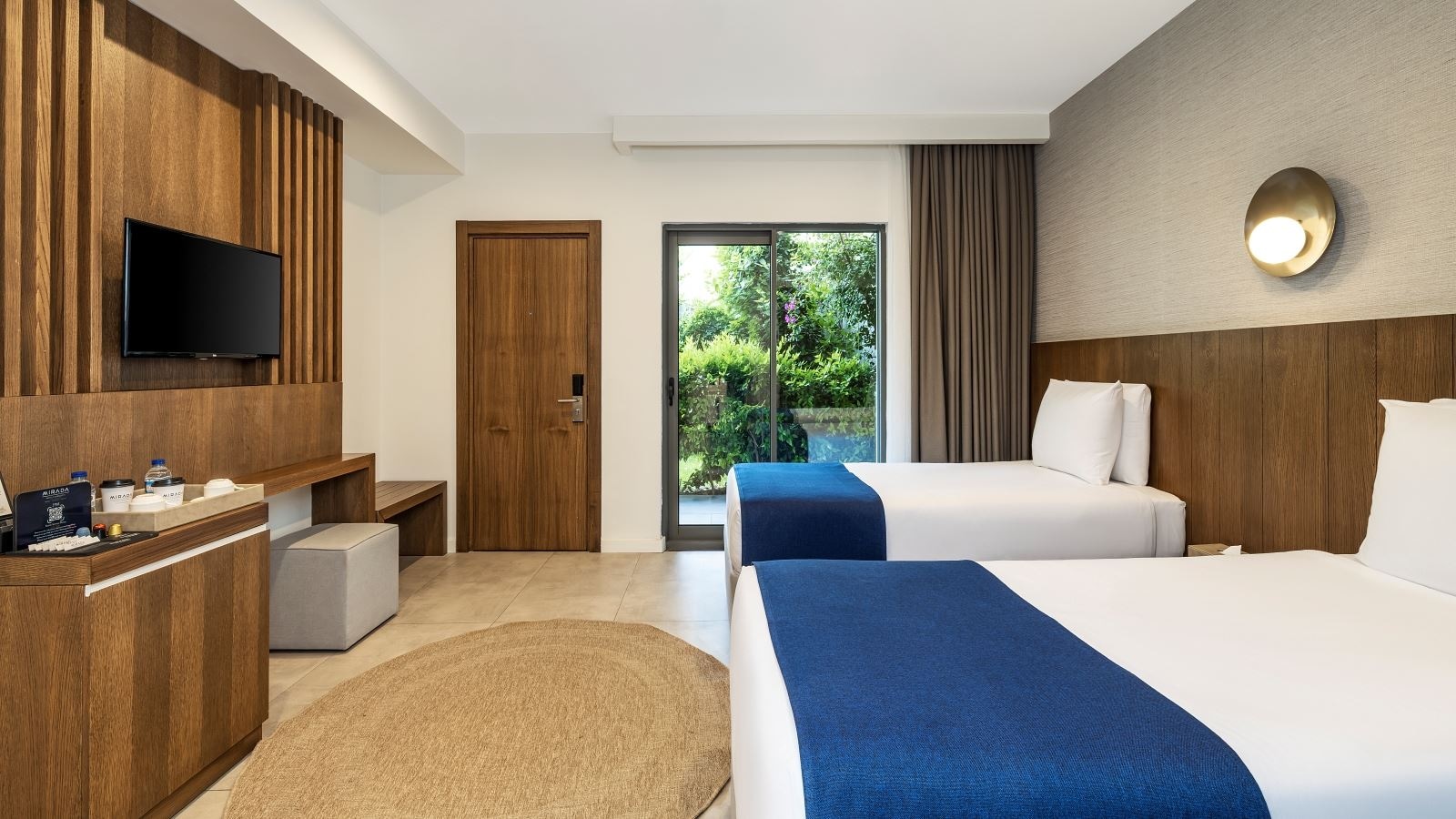 rooms-family-room-land-view