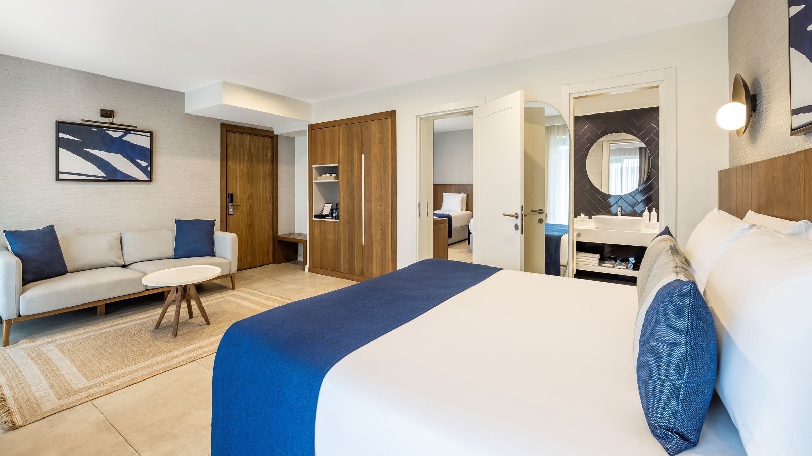 rooms-family-room-land-view