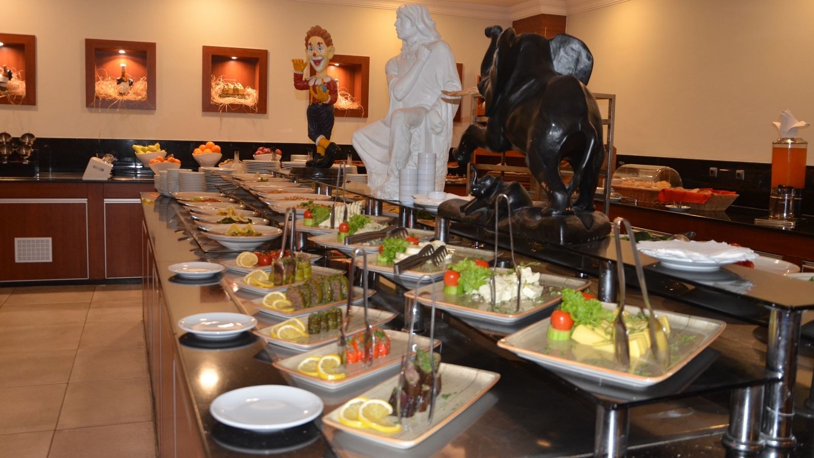 restaurants-restaurant