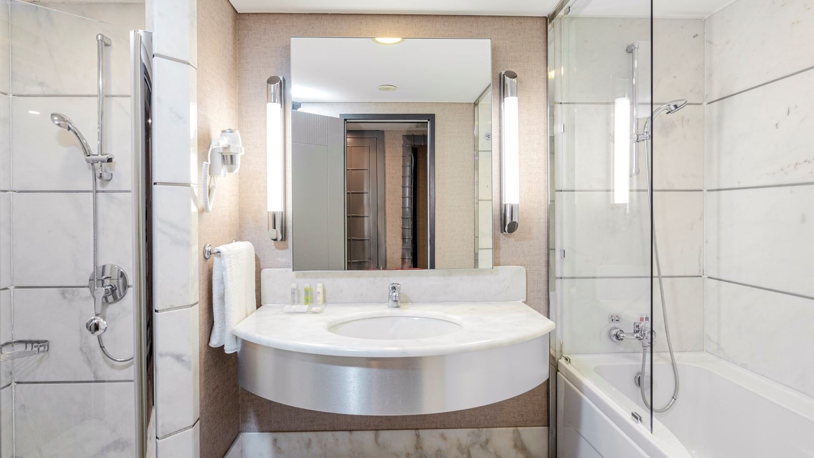 rooms-deluxe-room