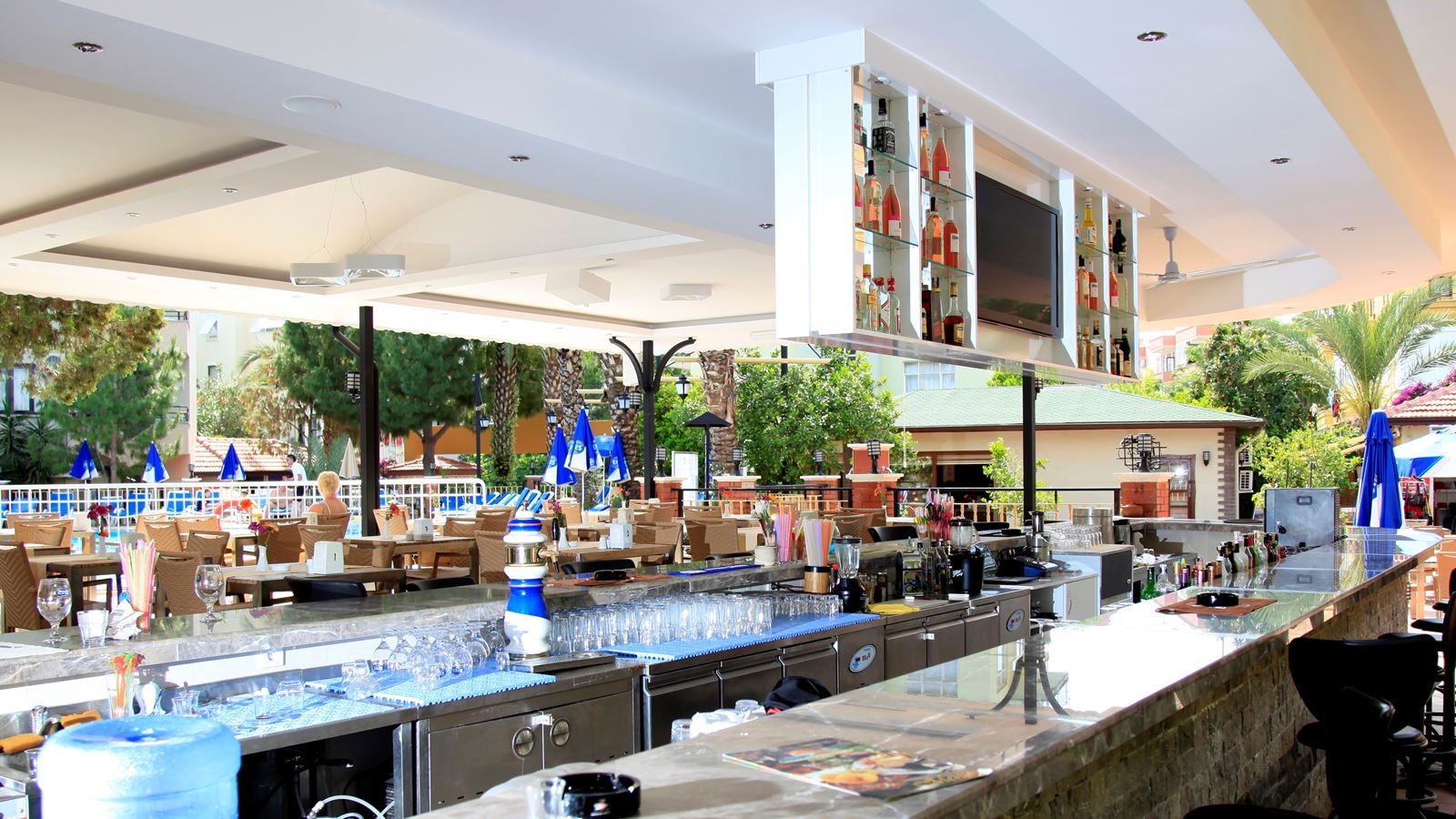 restaurants-poolbar-cafe