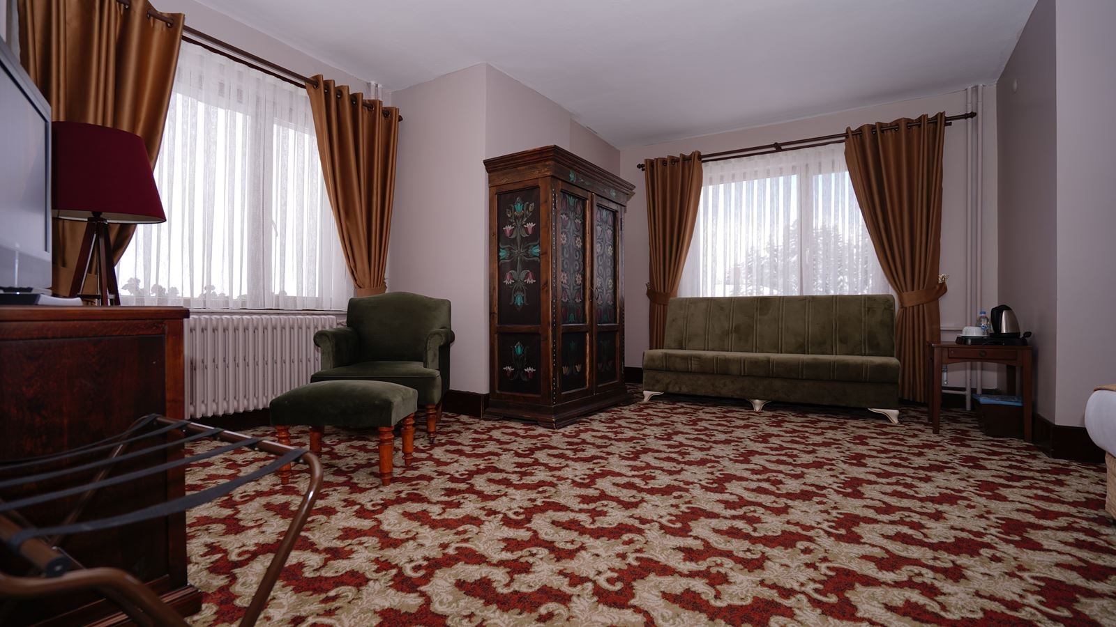 rooms-kara-manzarali-suit-oda-2+2