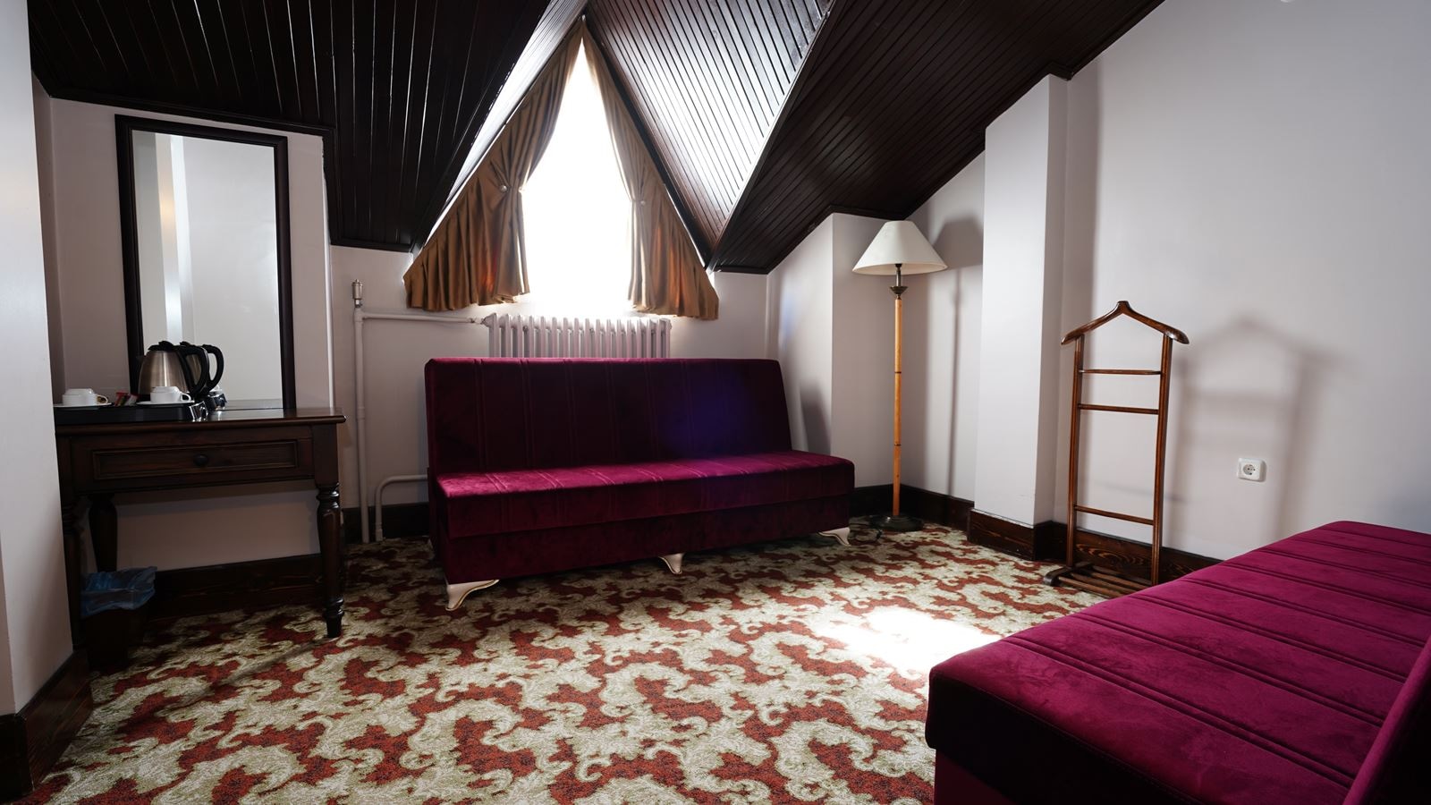 rooms-kara-manzarali-suit-oda-2+2