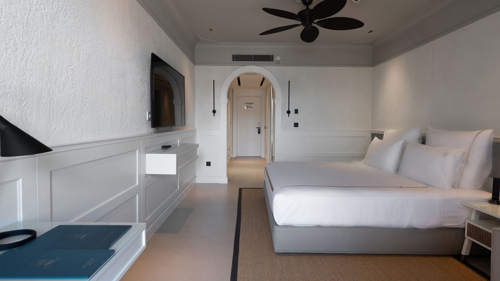 rooms-deluxe-garden-sea-view-room