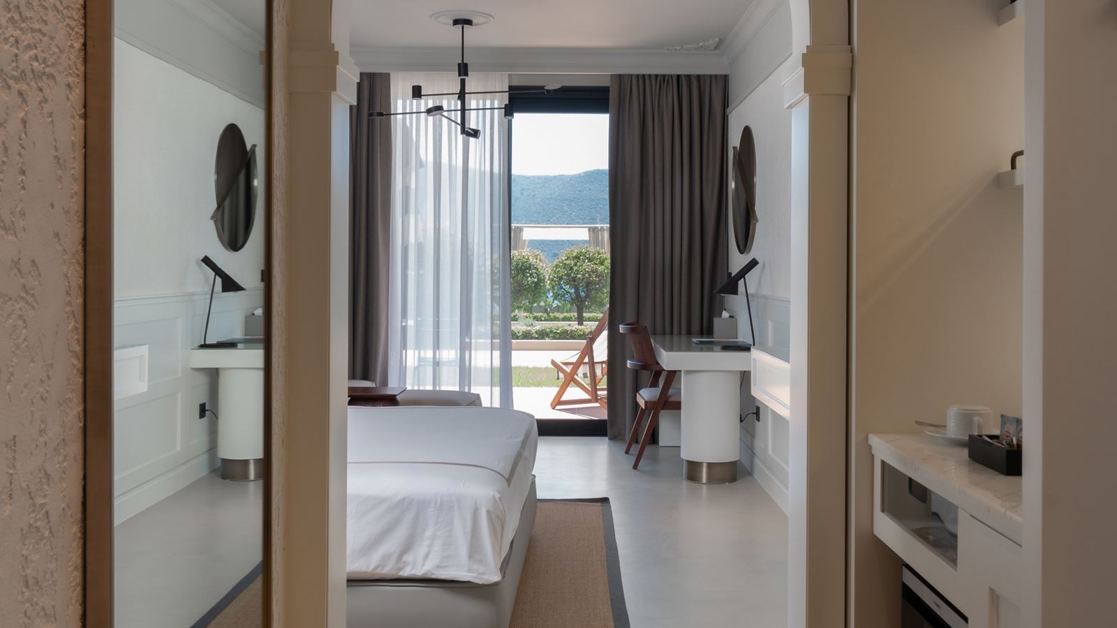 rooms-deluxe-garden-sea-view-room