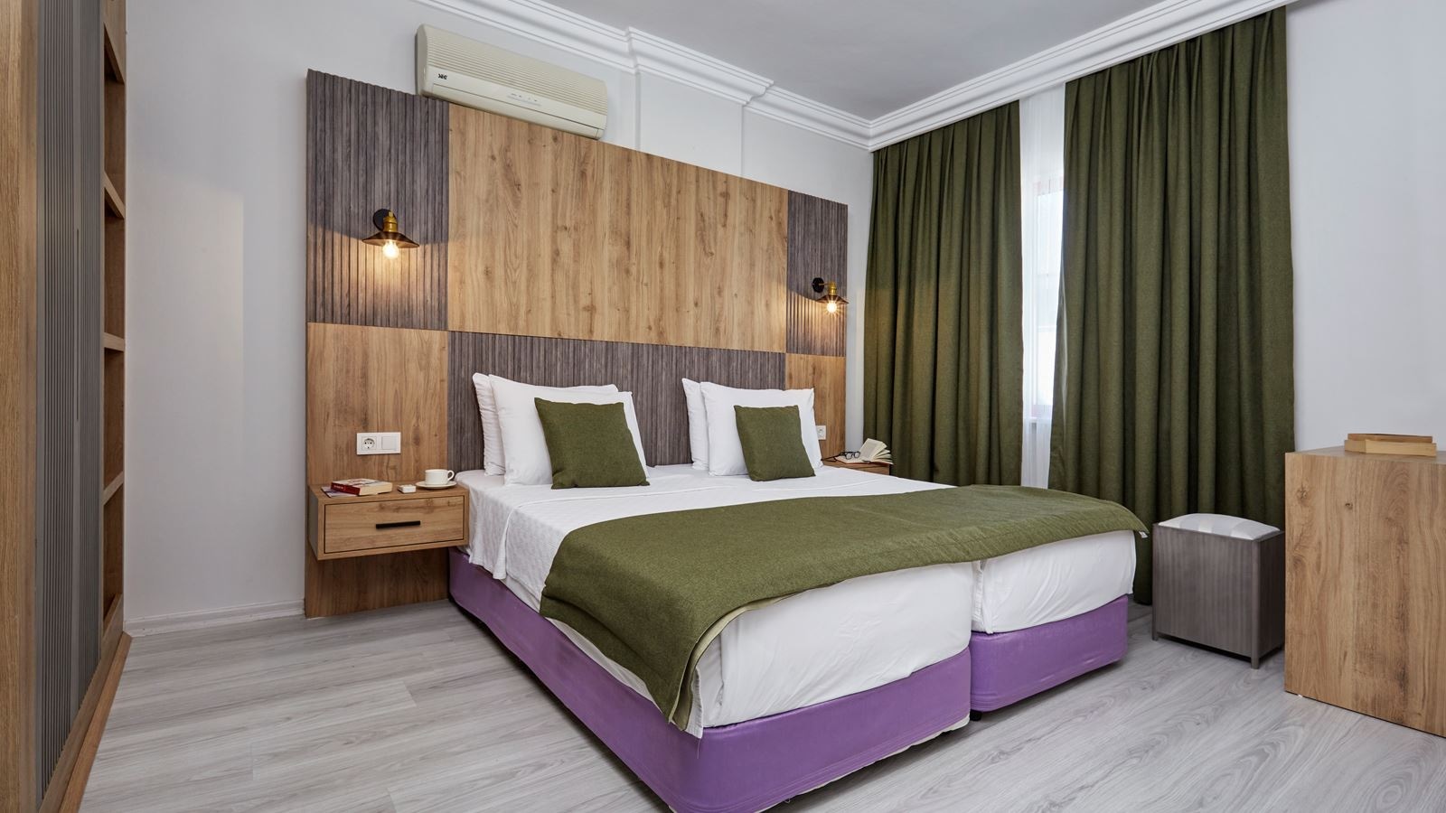 rooms-family-room-2-bedrooms-balcony