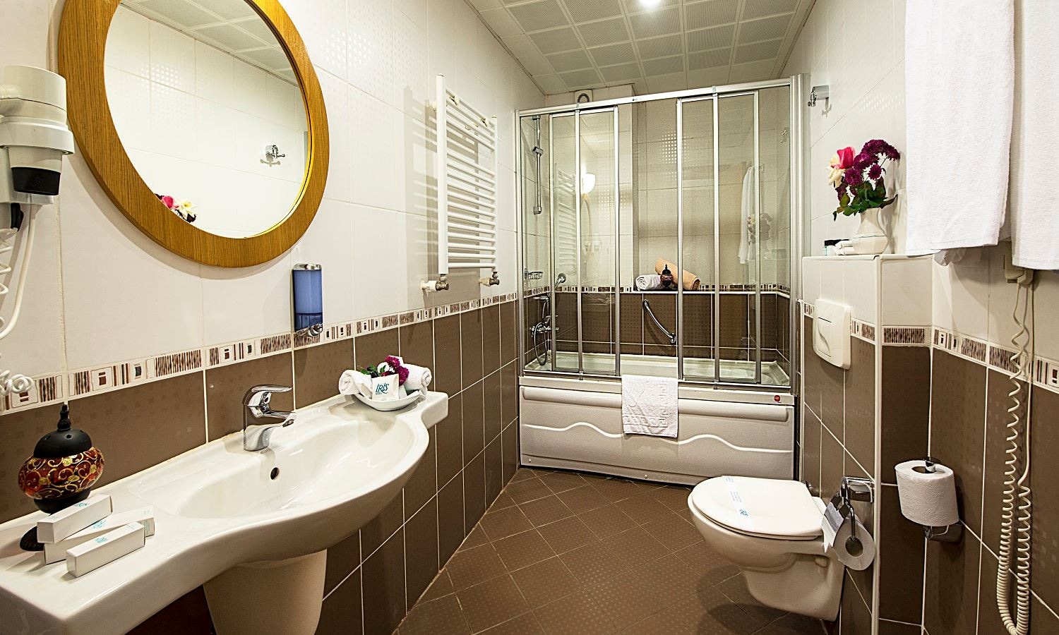 rooms-httpscontentodeontourscomaccommodationinfosheetgetupdateinfosheet28079infosheetroom0llanguage1name