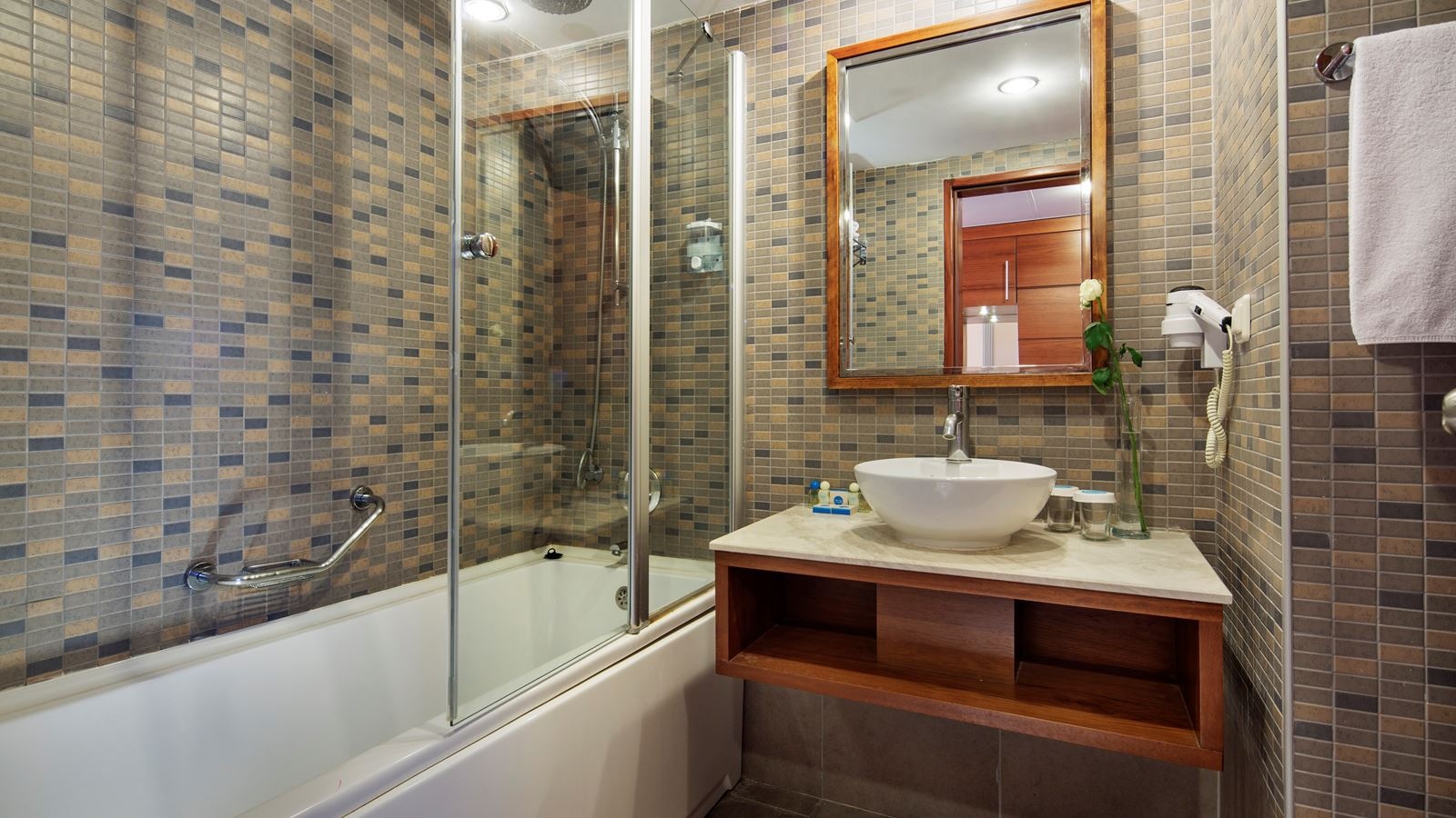 rooms-standard-garden-and-terrace-suite-room