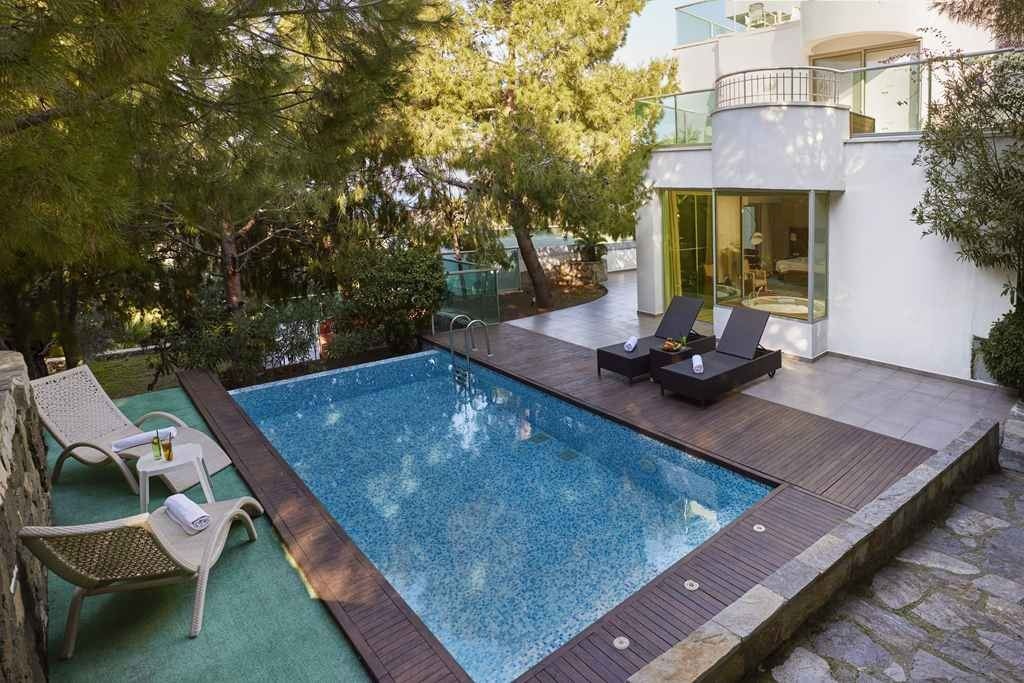 rooms-superior-suite-with-pool-king