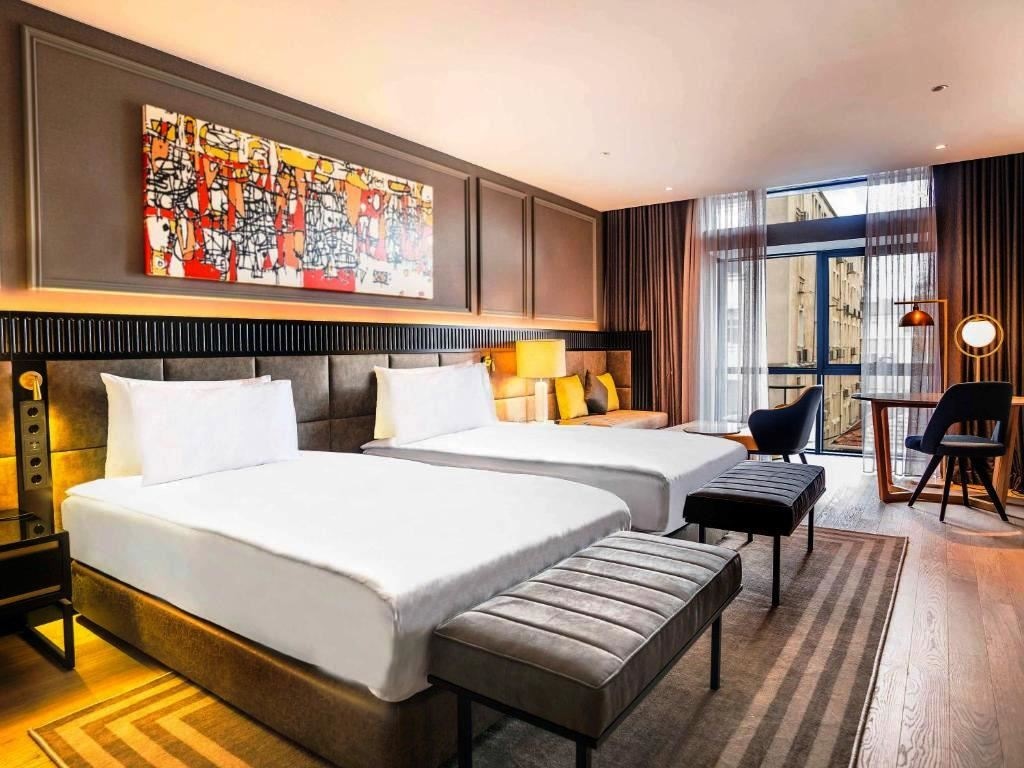 rooms-superior-room-city-view