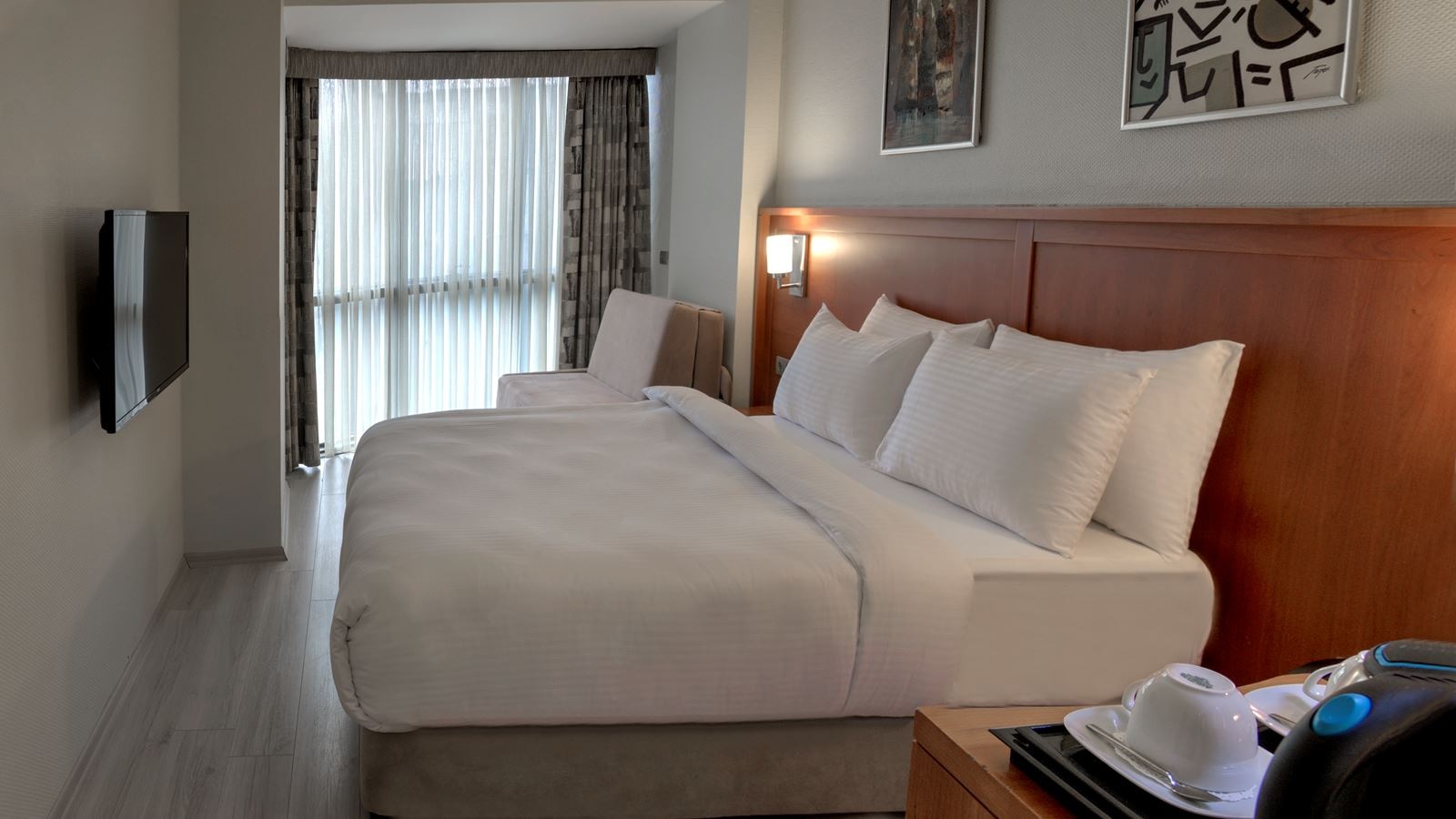 rooms-apartment-with-kitchenette