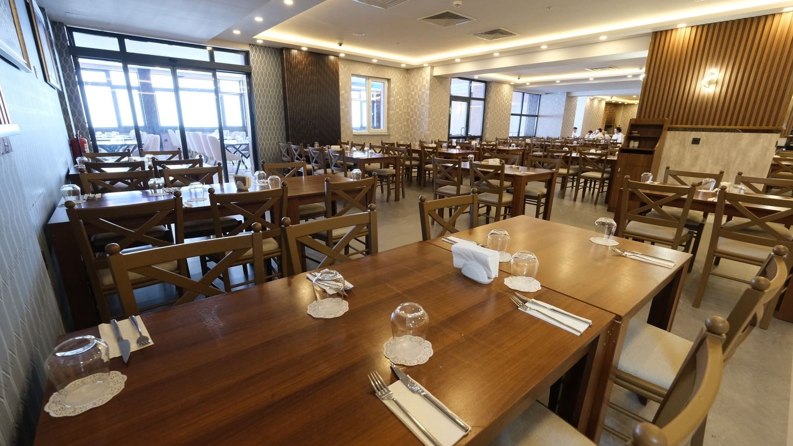 restaurants-restaurant