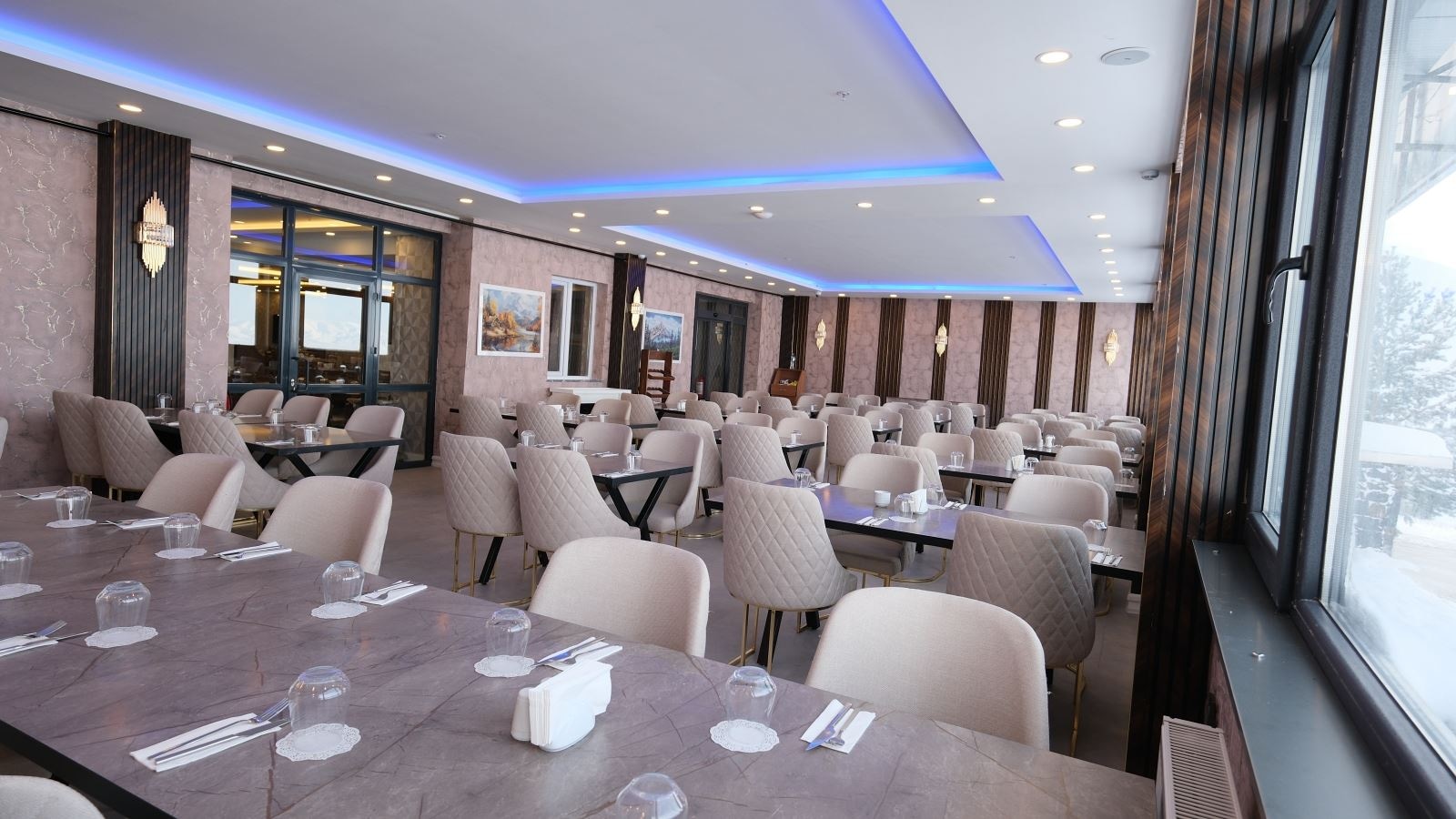 restaurants-restaurant