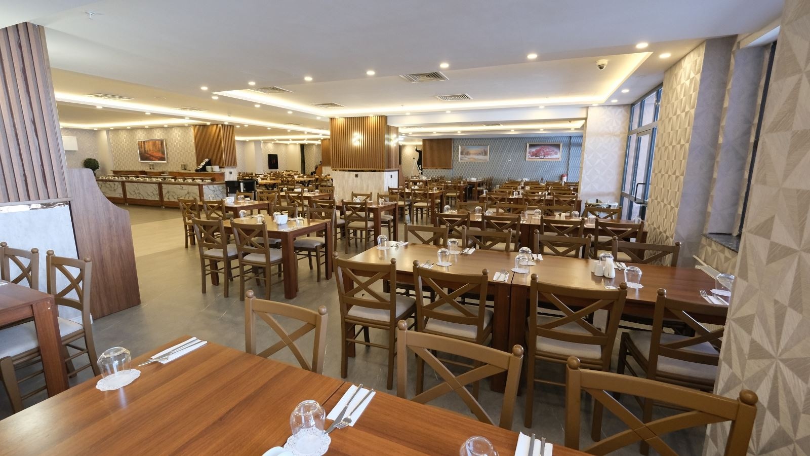 restaurants-restaurant