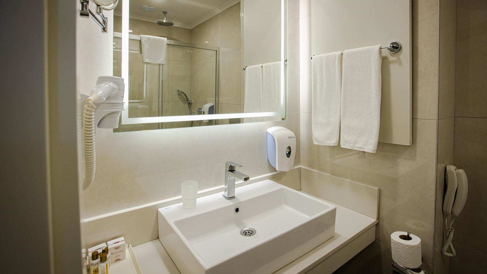 rooms-family-swim-up