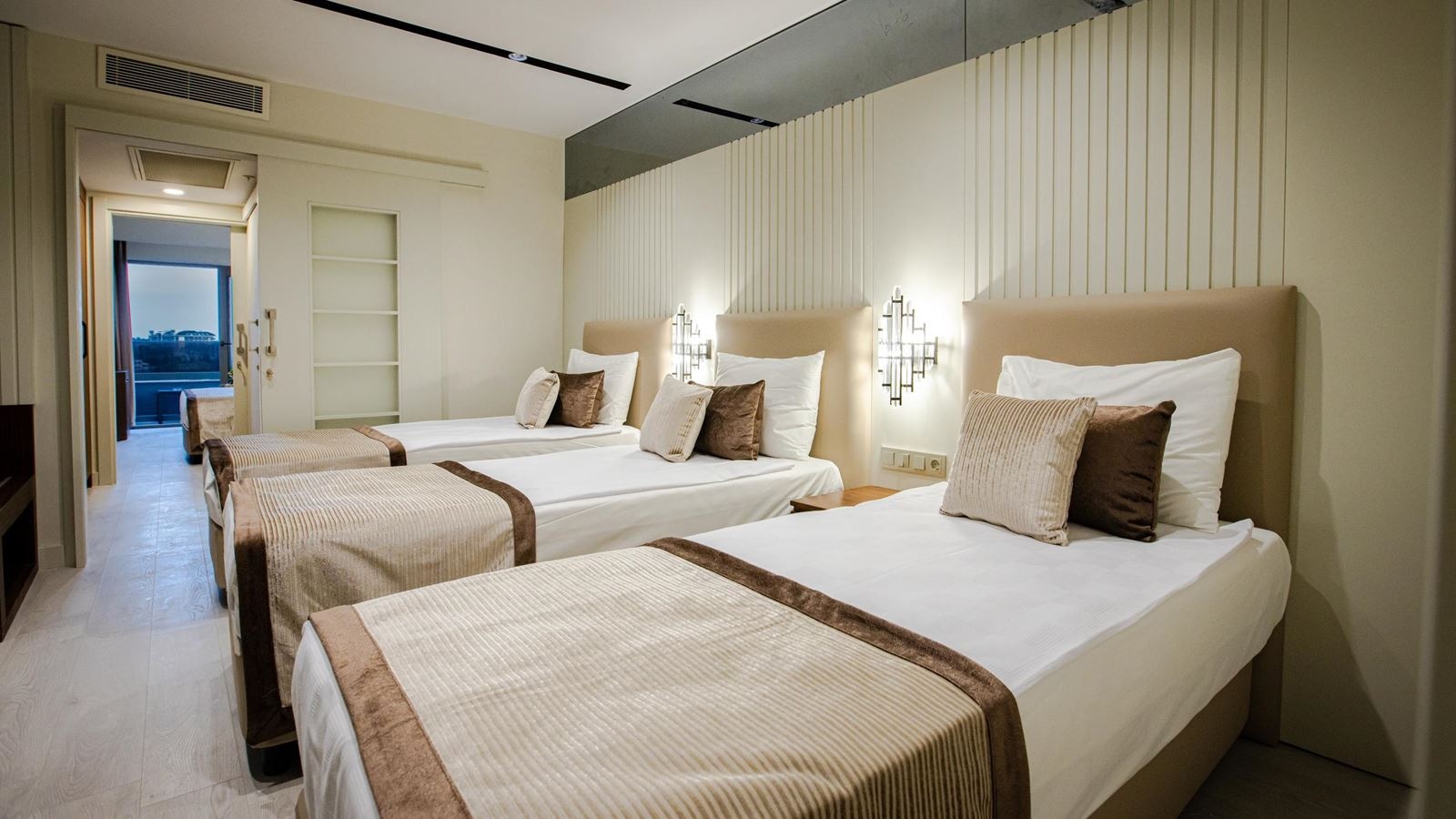 rooms-family-large-room