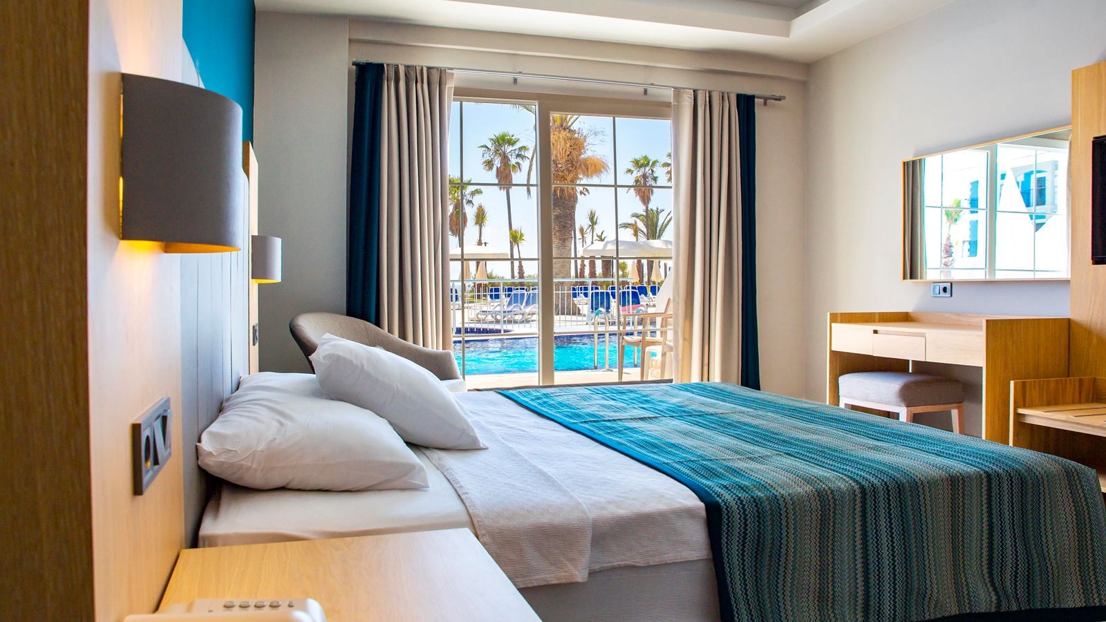 rooms-superior-roomsliding-doorswimup