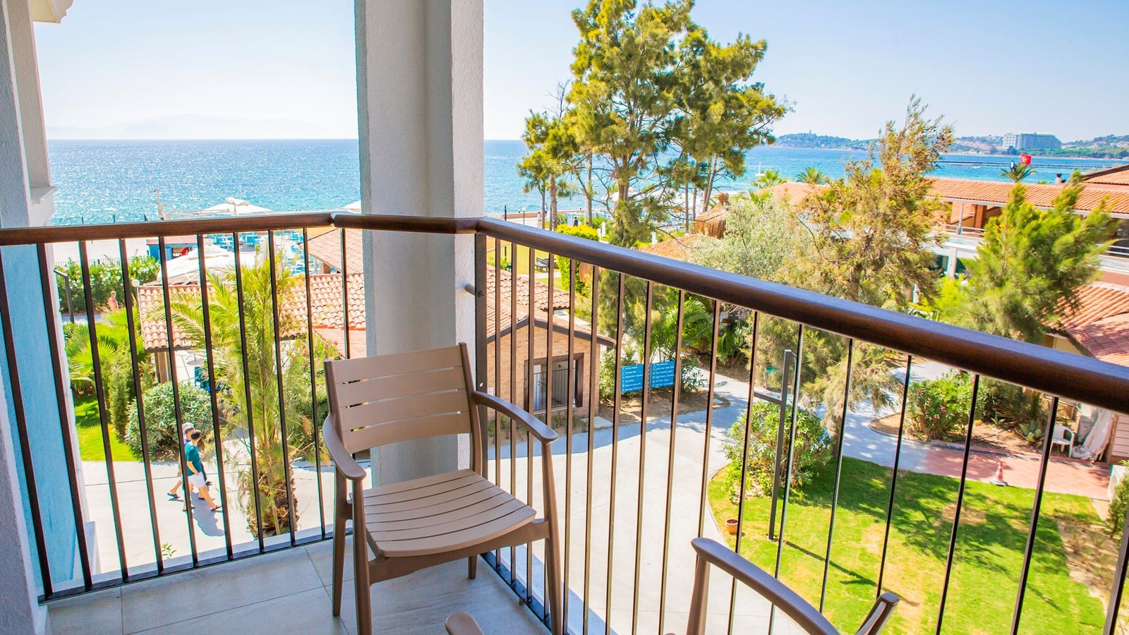 rooms-superior-room-sea-view-with-balcony