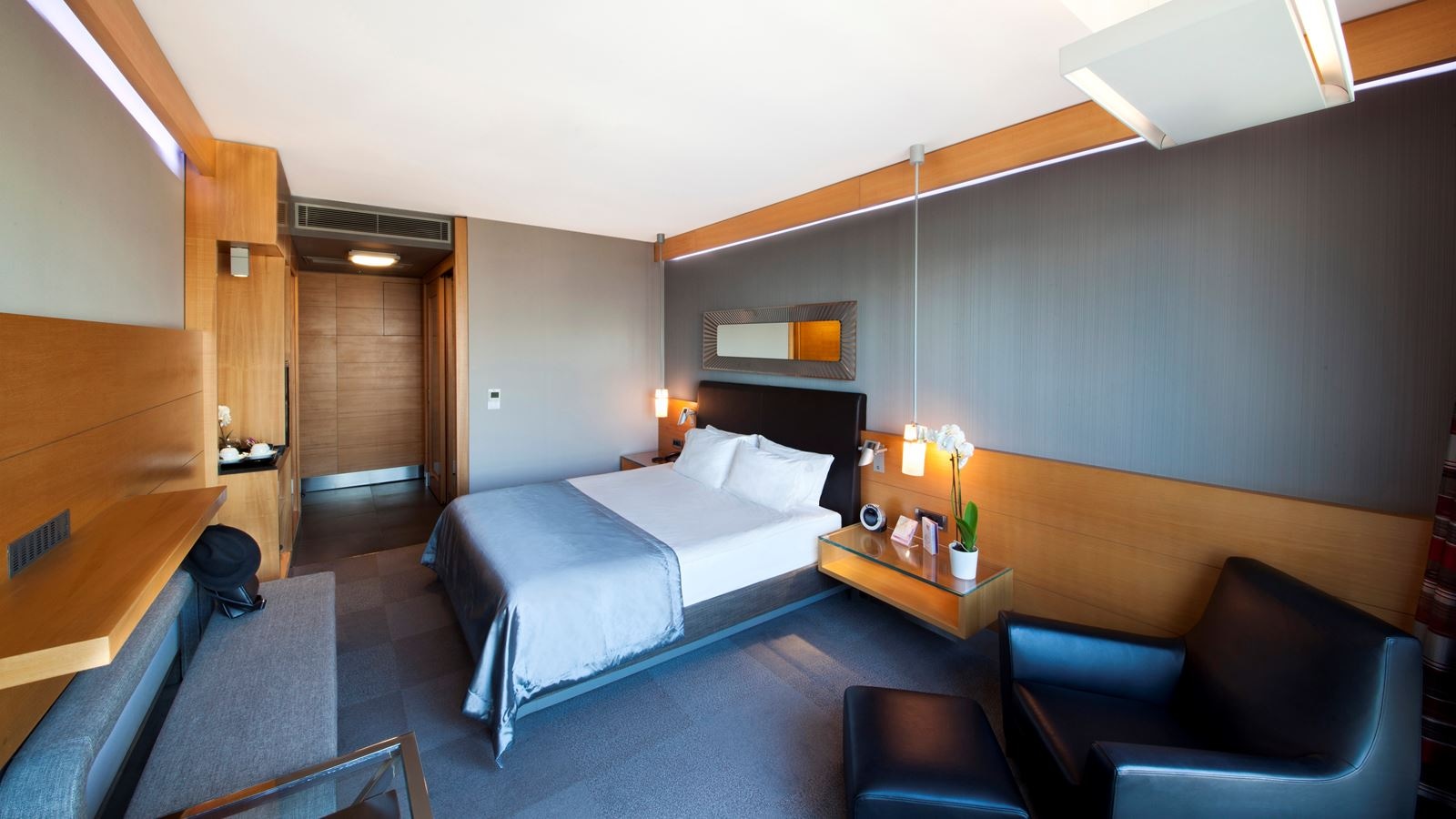 rooms-double-deluxe-king-bed