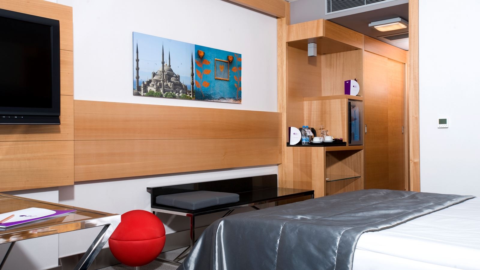 rooms-double-deluxe-king-bed