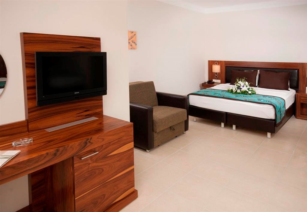 rooms-club-suite-room