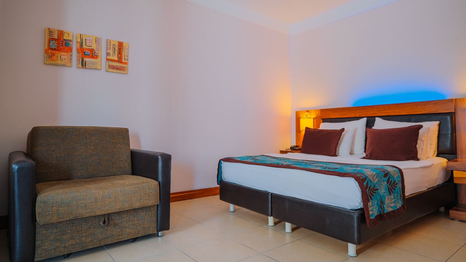 rooms-club-suite-room