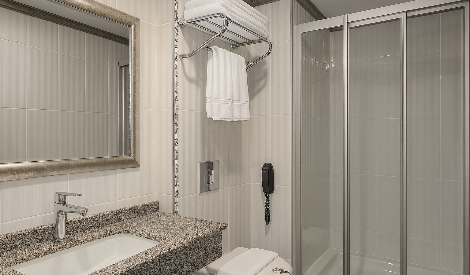 rooms-club-suite-room