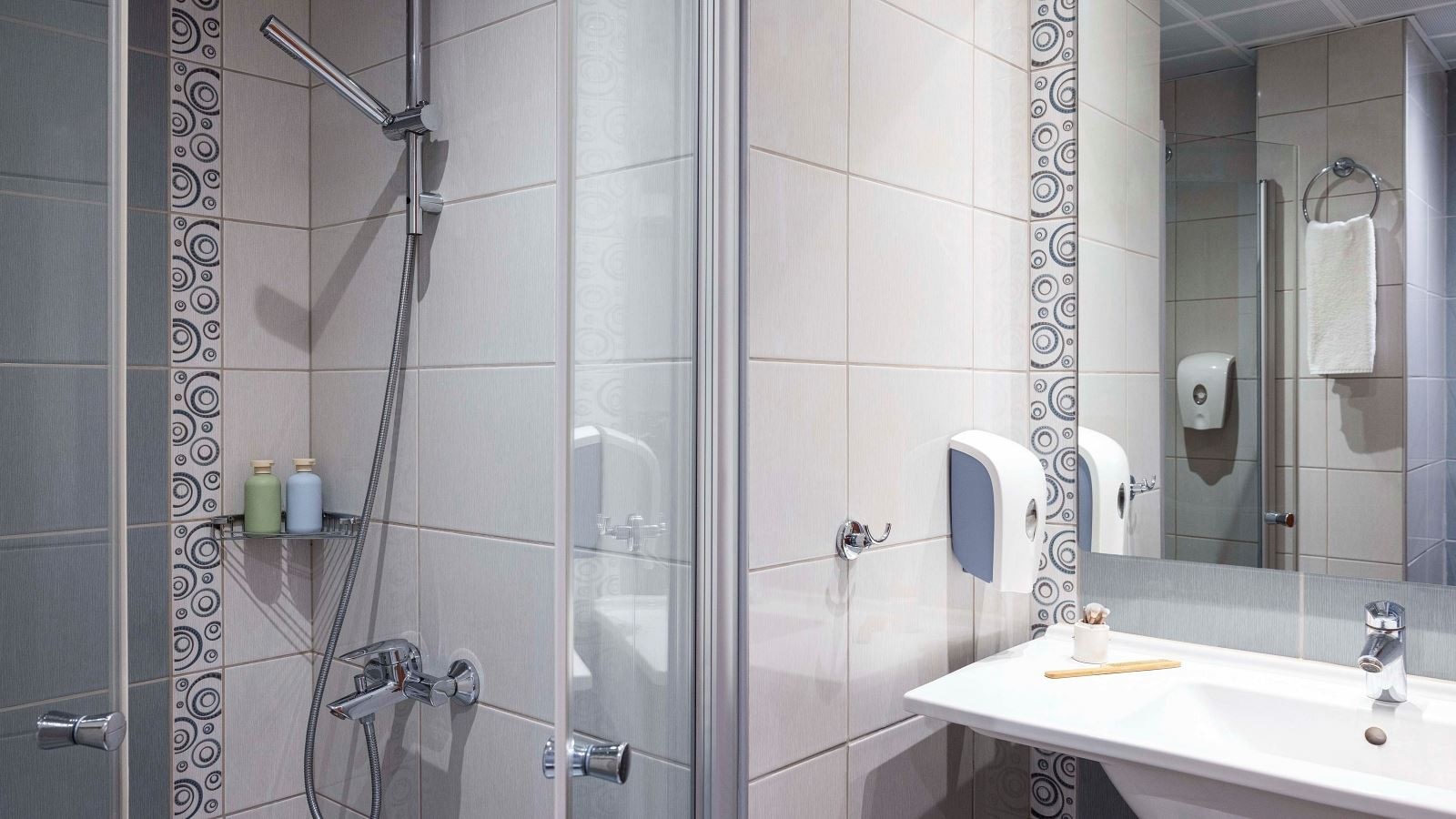 rooms-standard-land-view