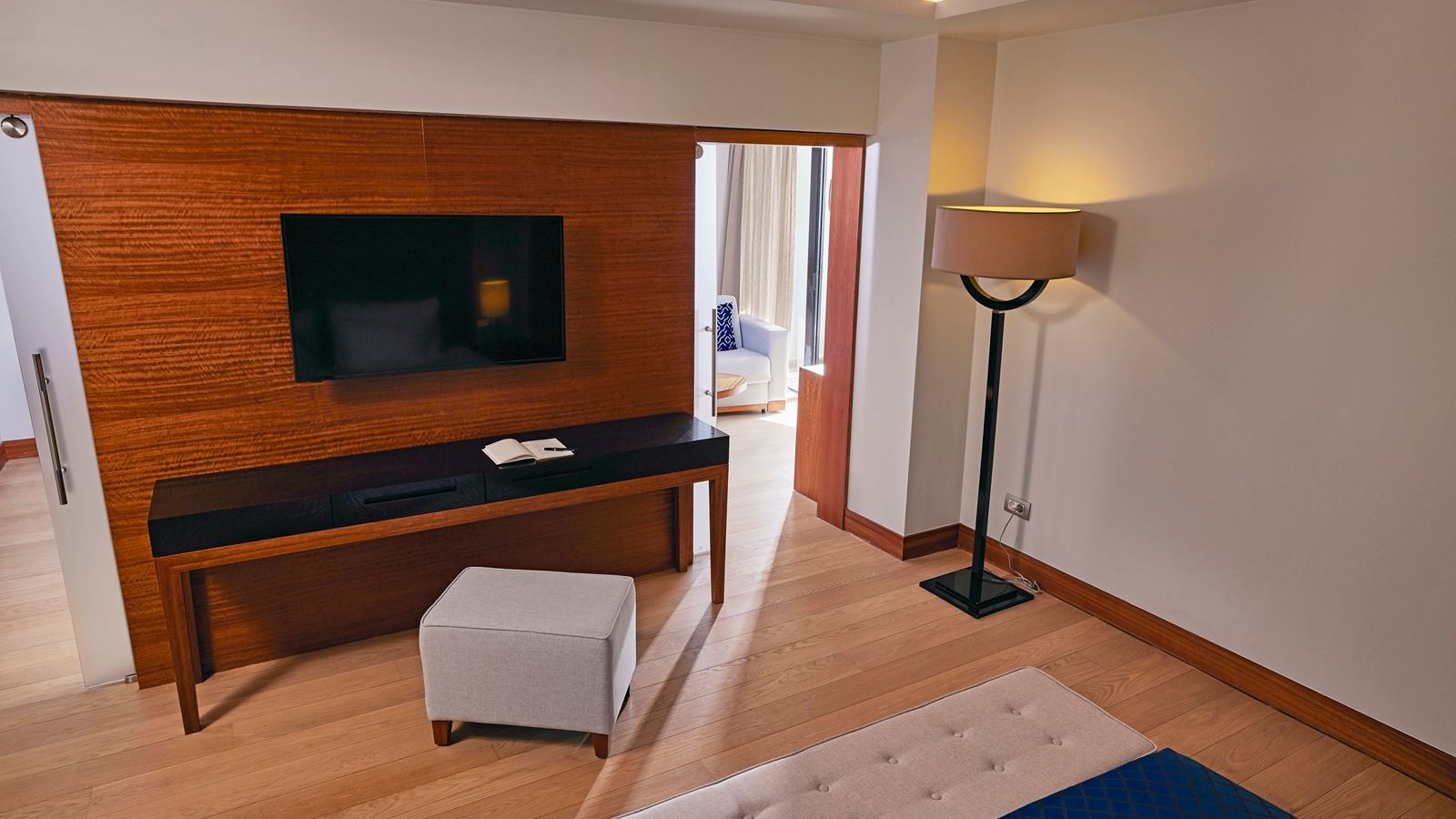 rooms-suite-sea-view-room