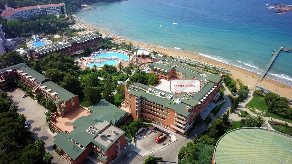 rooms-family-room-lateral-sea-view