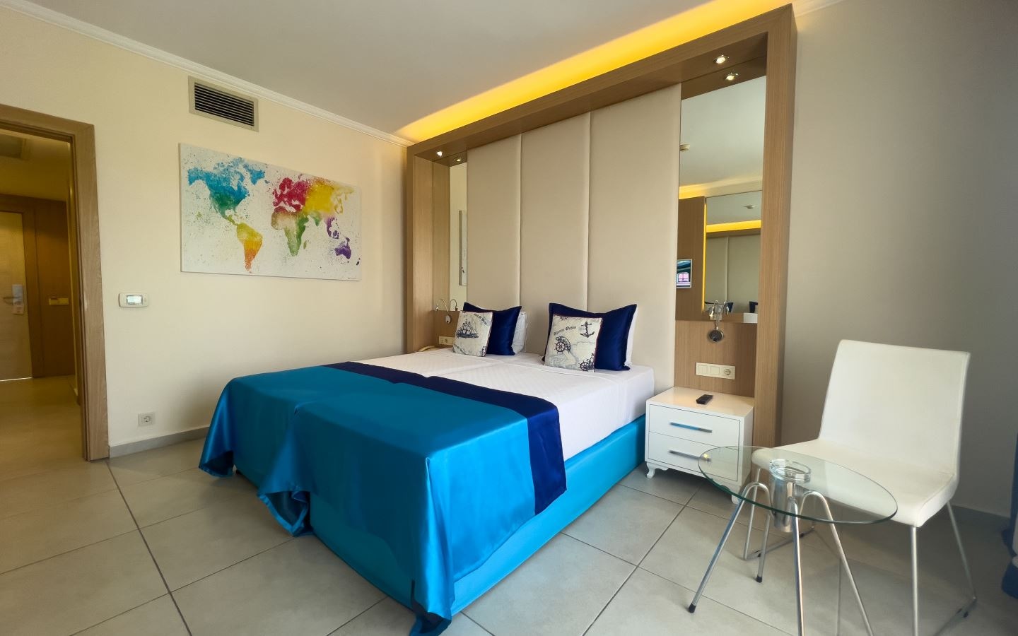 rooms-family-with-balcony-land-view