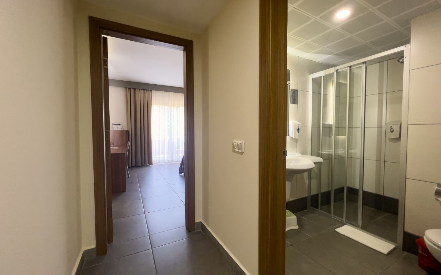 rooms-family-with-balcony-limited-sea-view