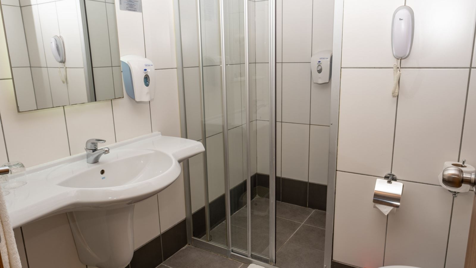 rooms-family-with-balcony-limited-sea-view