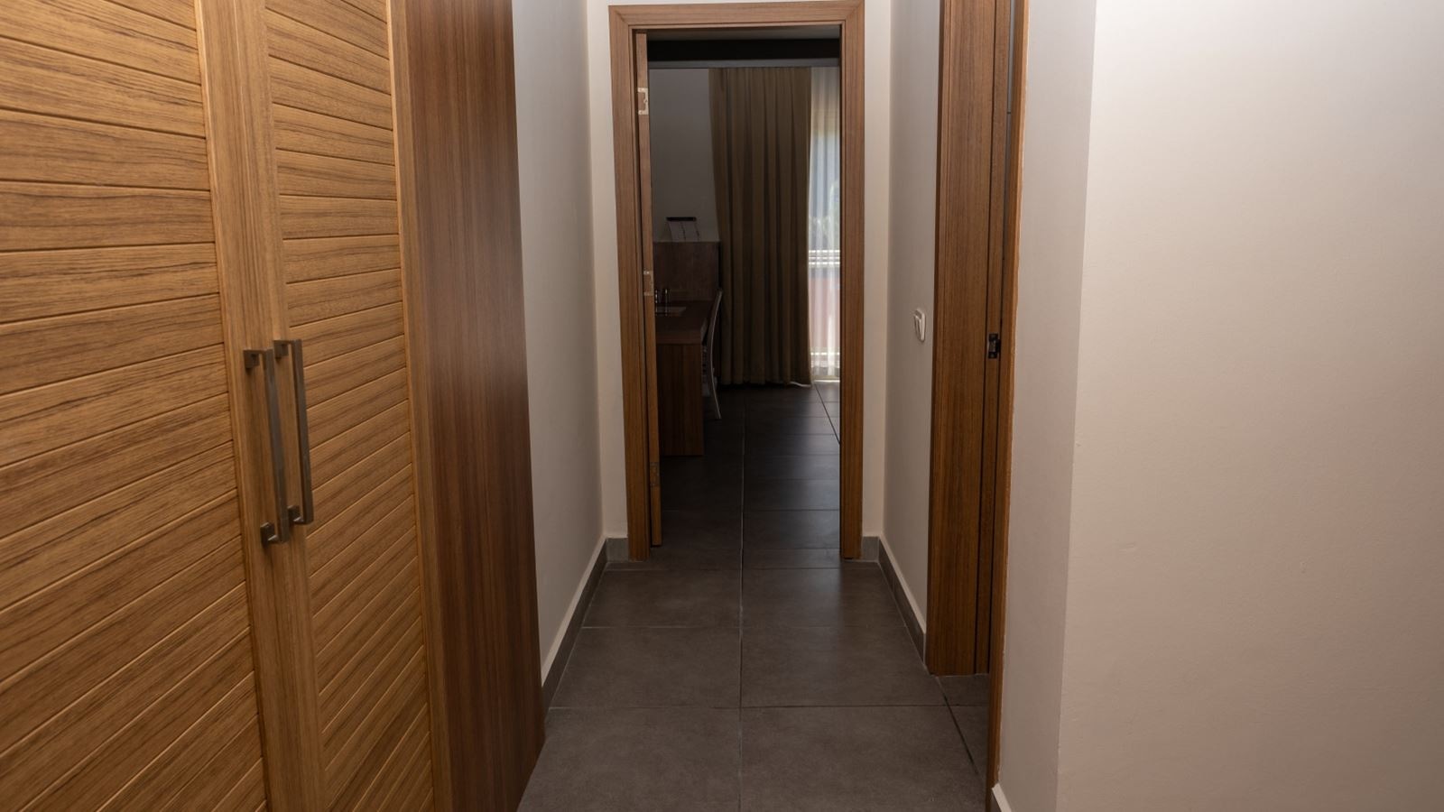 rooms-family-with-balcony-limited-sea-view