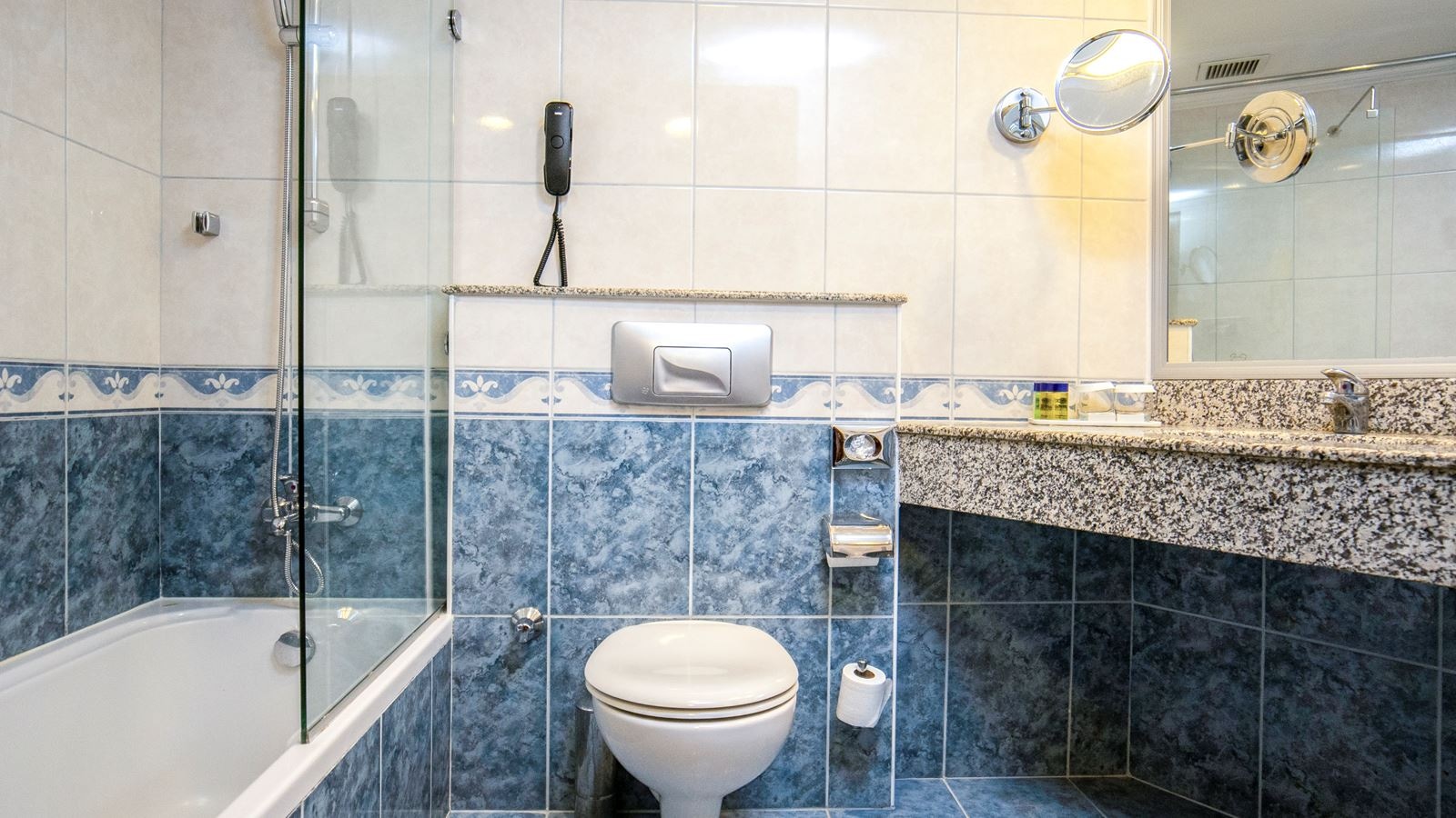 rooms-standard-room-side-sea-view