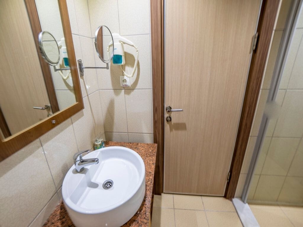 rooms-standard-room-side-sea-view