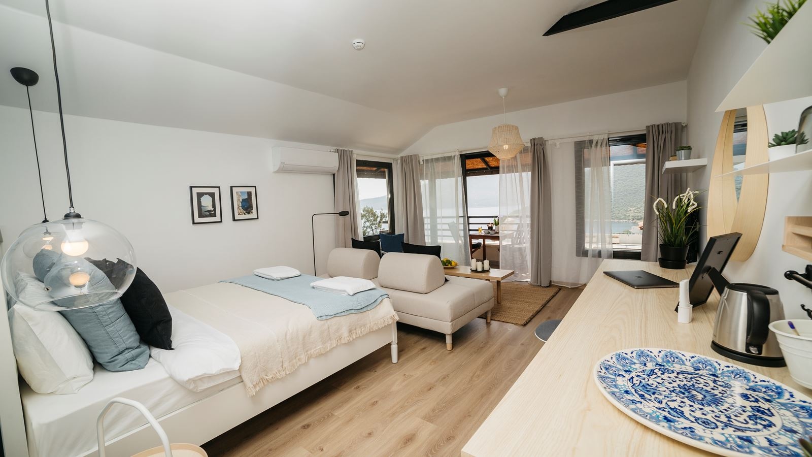 rooms-sea-view-roof-corner-room