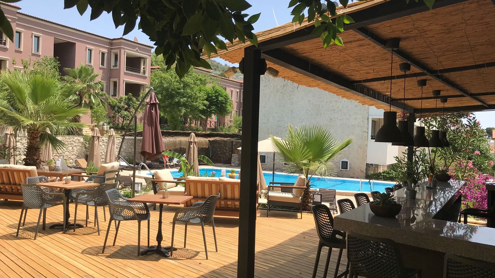 restaurants-pool-cafe