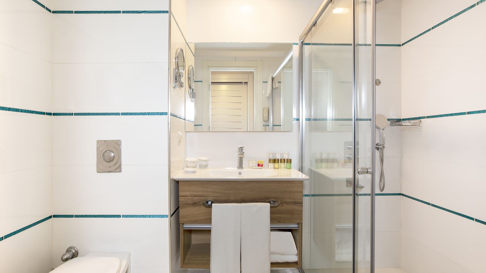 rooms-couple-orange-suite-room