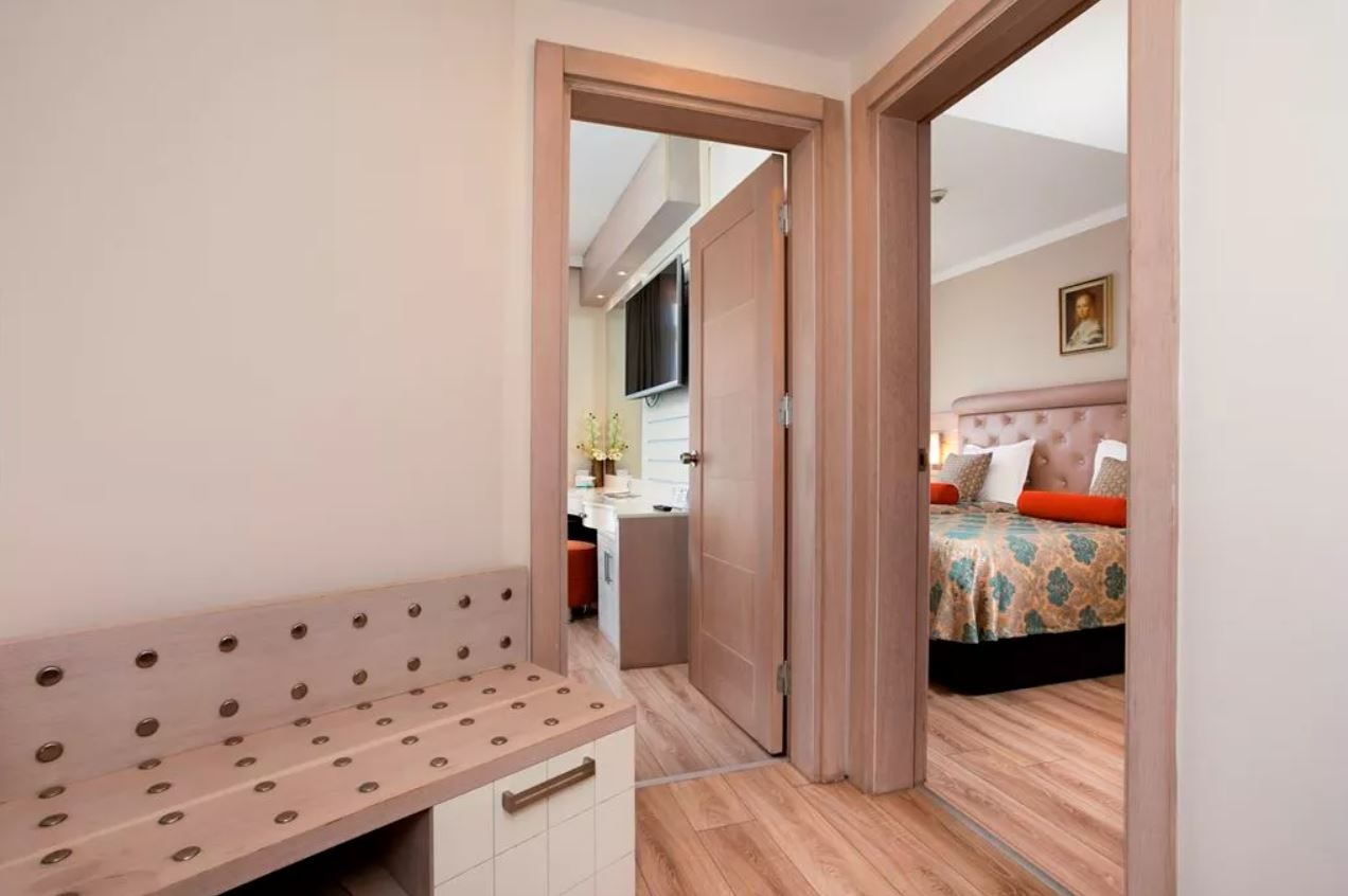 rooms-twin-orange-suite-room