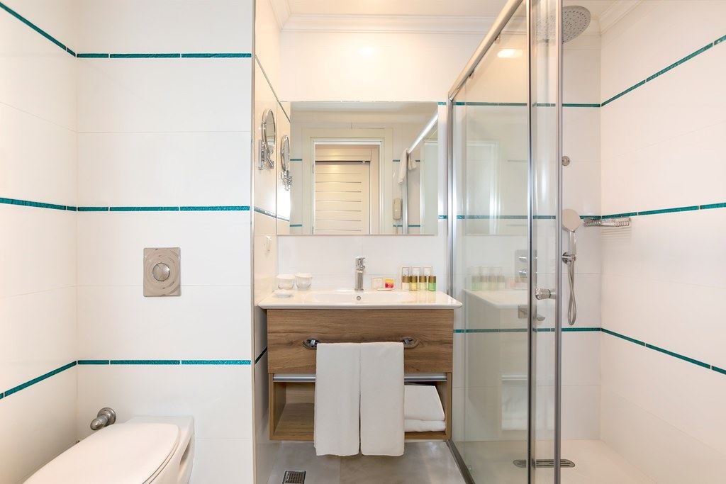 rooms-twin-orange-suite-room